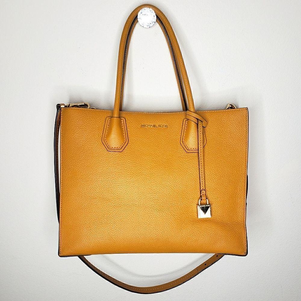 Michael KorsĀ Large Mercer Convtertable Merigold ToteāW/āCrossbodyāStrap - Picture 4 of 16